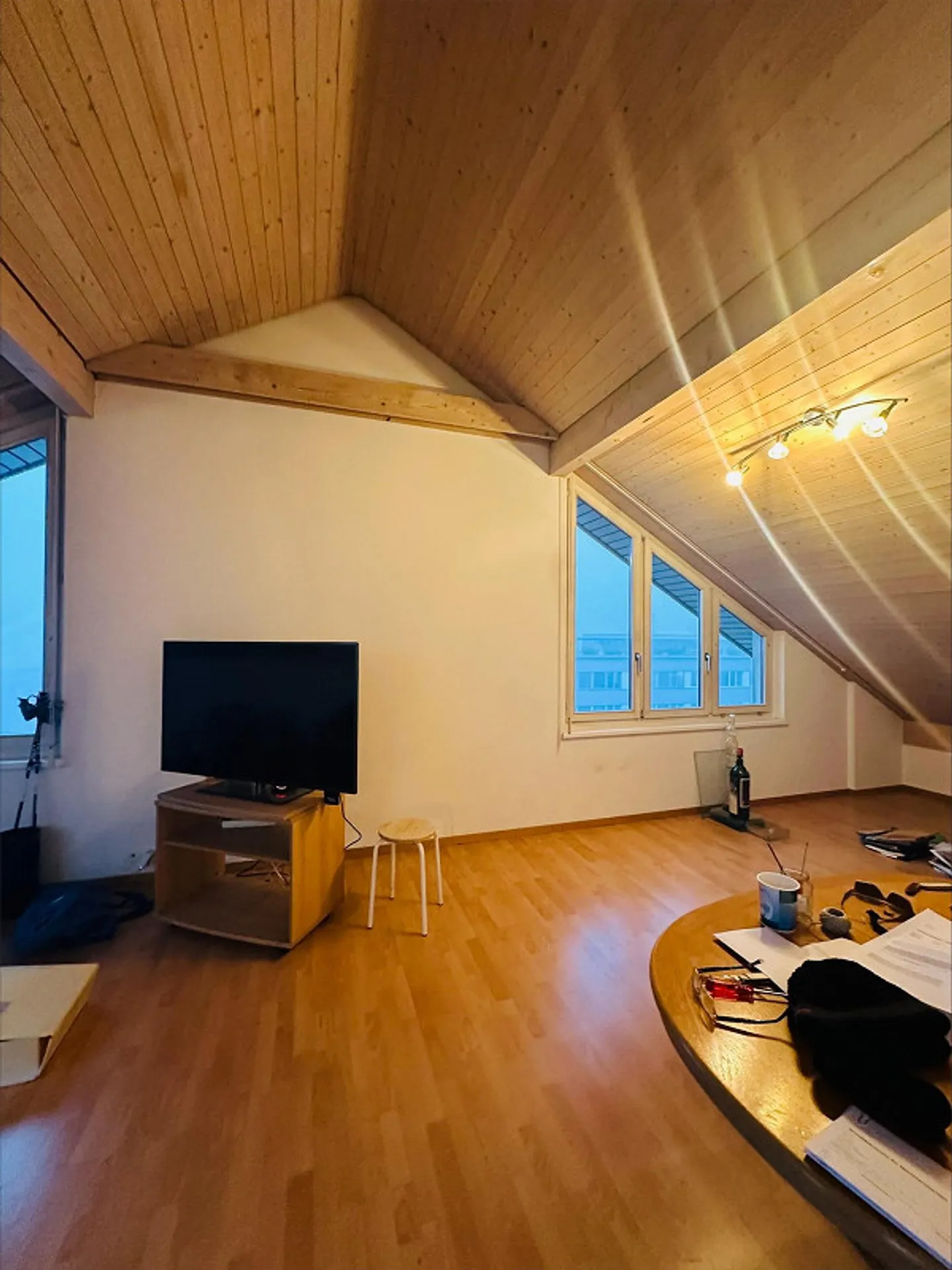 Appartamento mansardato di 2,5 locali con terrazza e vista montagna a Root - Foto 3 di 4