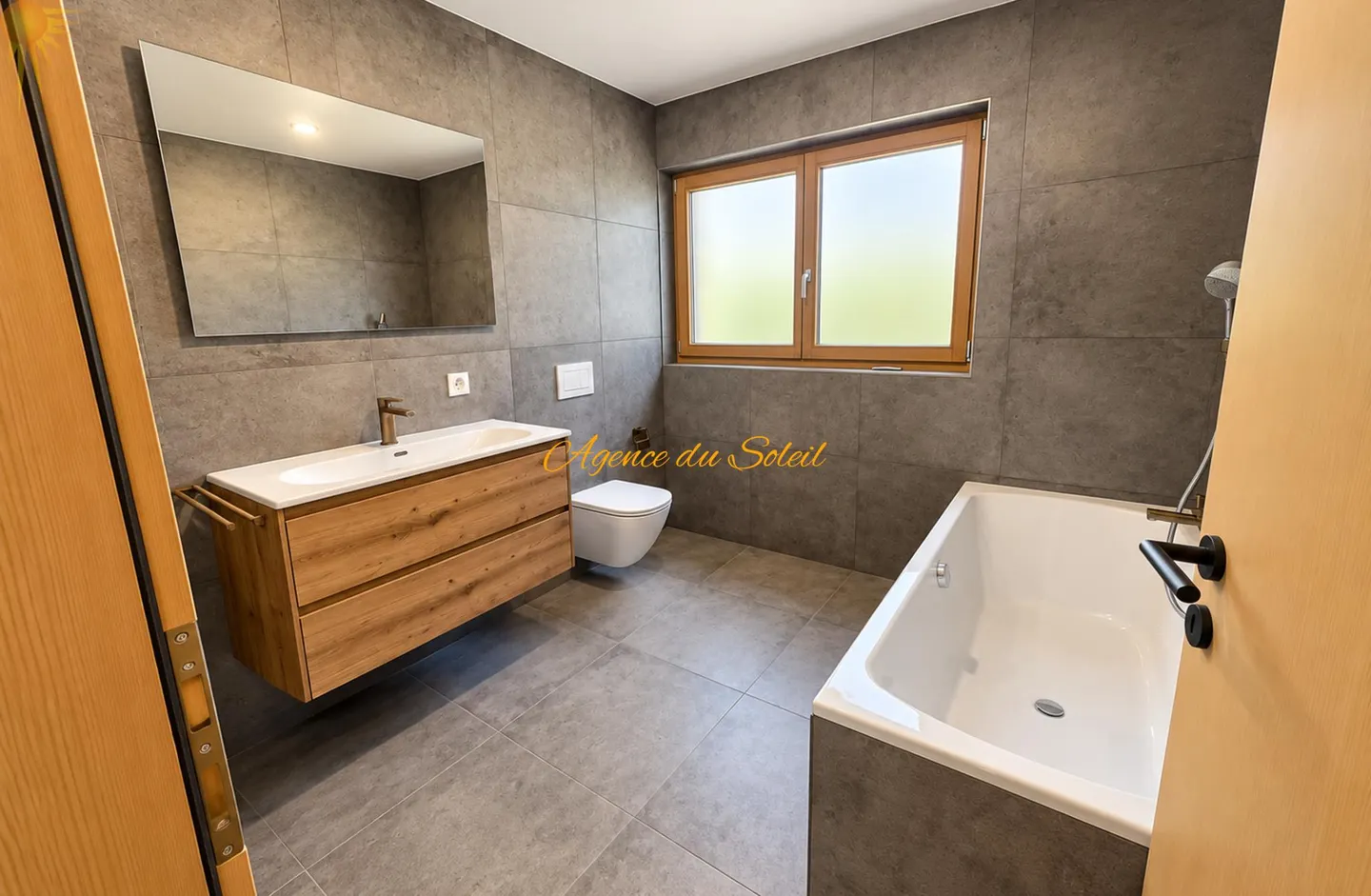 Appartamento di lusso di 4,5 stanze, nuovo e idealmente situato a Crans! - Foto 9 di 12