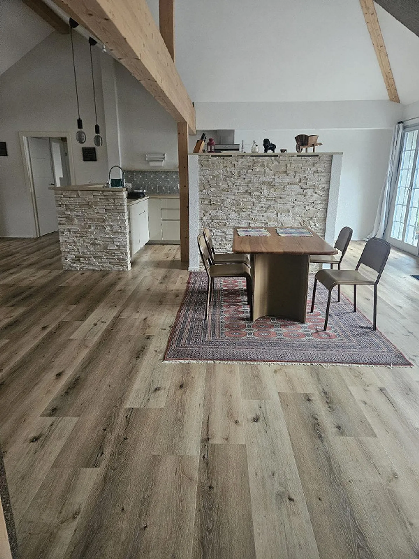 Appartamento attico molto grande di 2,5 stanze - Foto 1 di 7