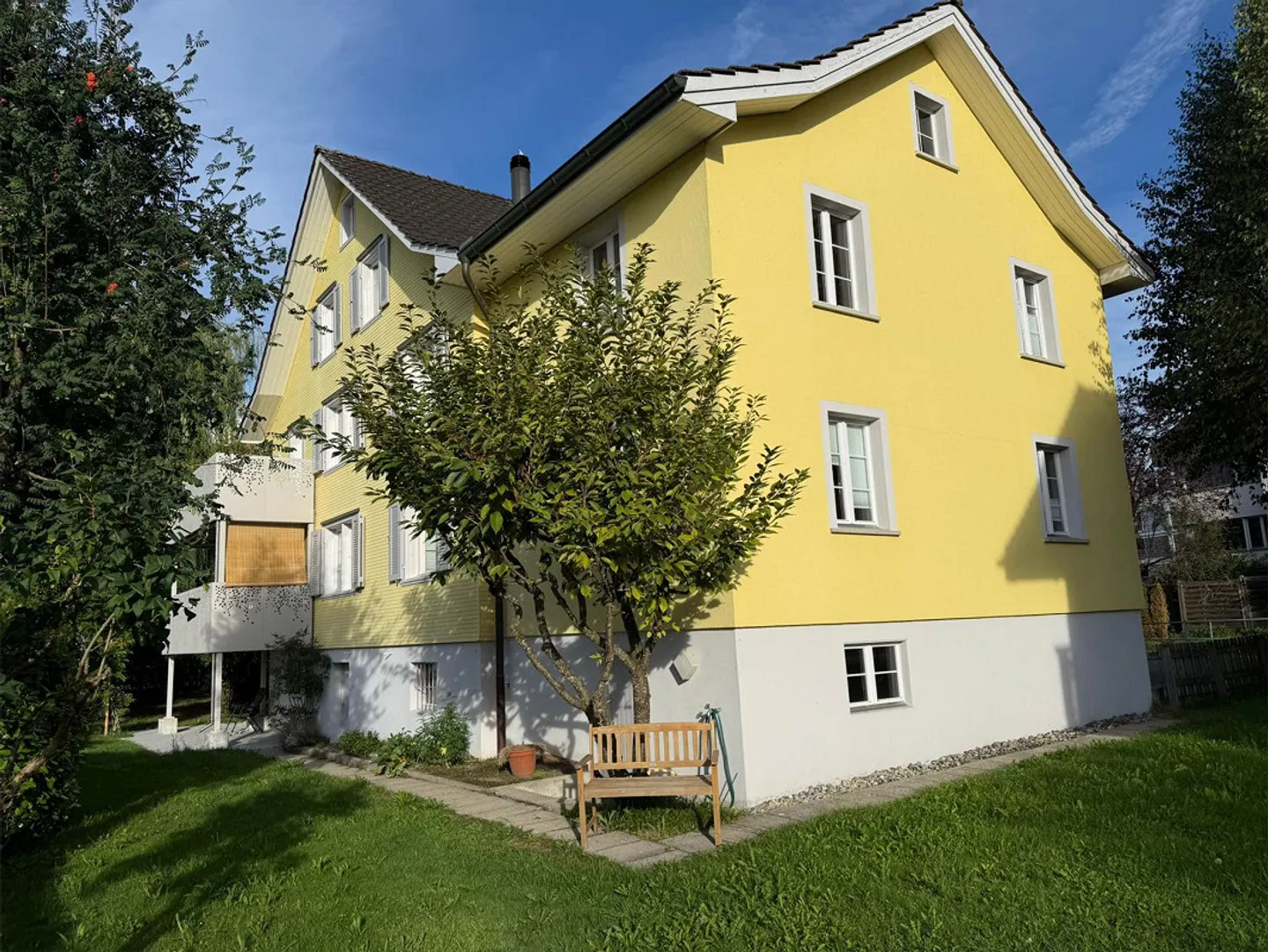 Charmante maisonette de 5,5 pièces avec cheminée et grand balcon - Photo 1 sur 10
