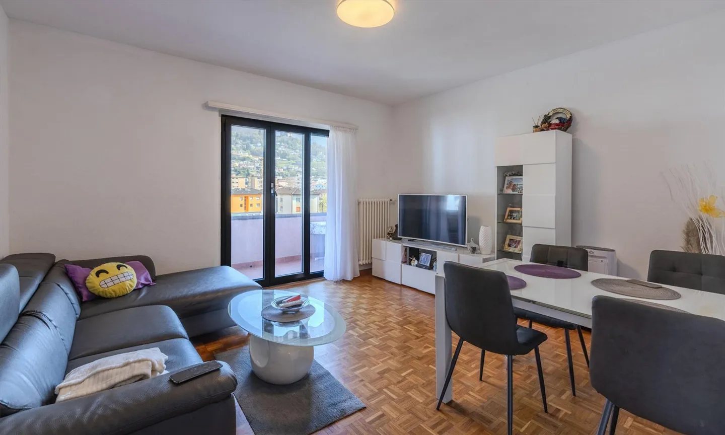 Prächtige 5.5-Zimmer-Wohnung mit 2 großen Balkonen in Bellinzona - Foto 1 von 9