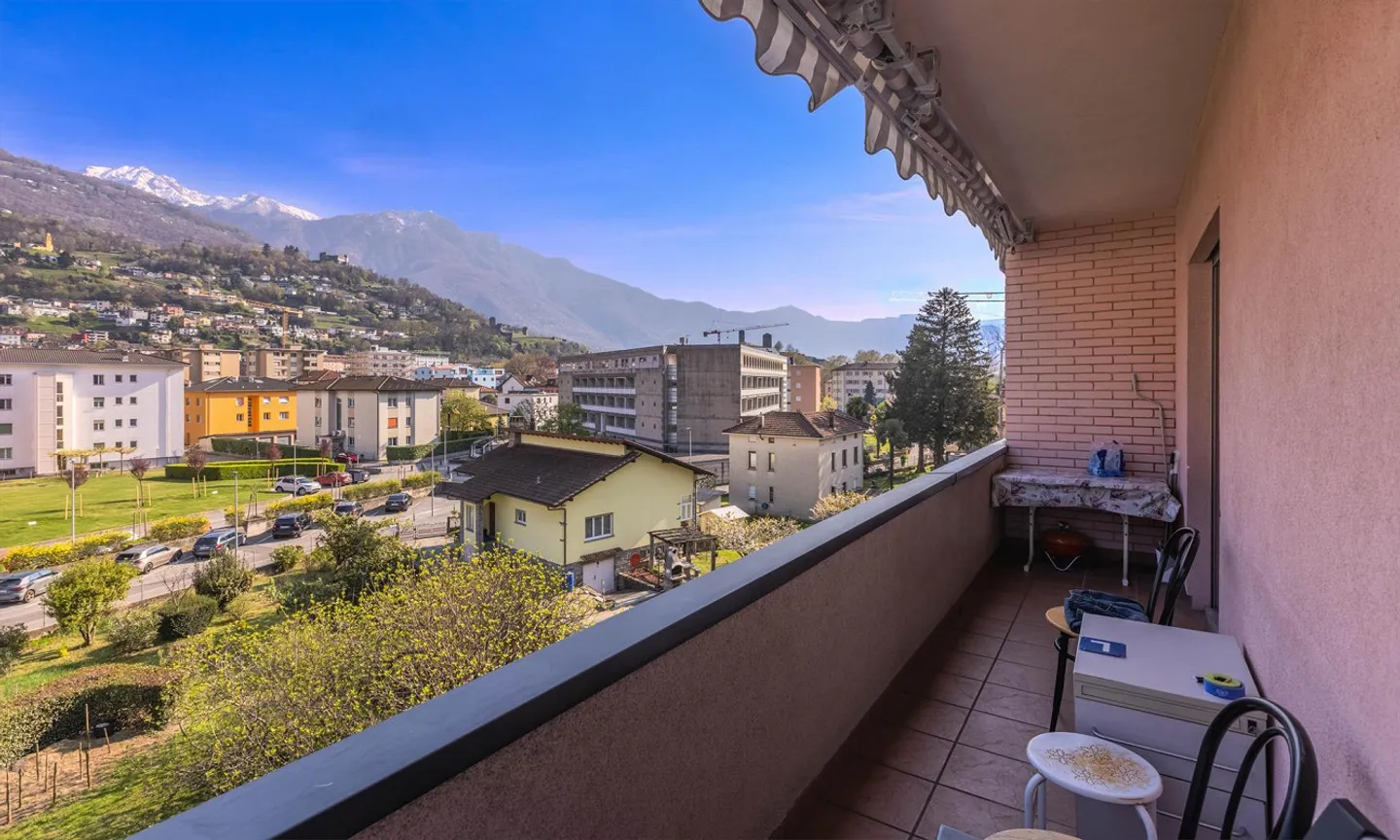 Prächtige 5.5-Zimmer-Wohnung mit 2 großen Balkonen in Bellinzona - Foto 2 von 9