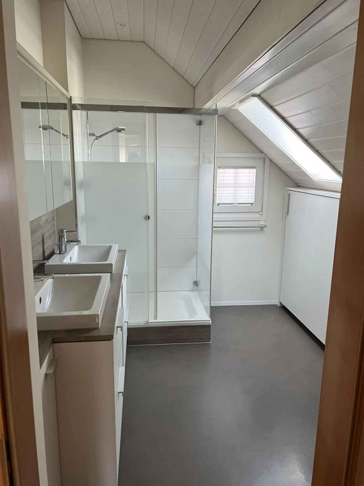 Charmante maisonette de 5,5 pièces avec cheminée et grand balcon - Photo 7 sur 10