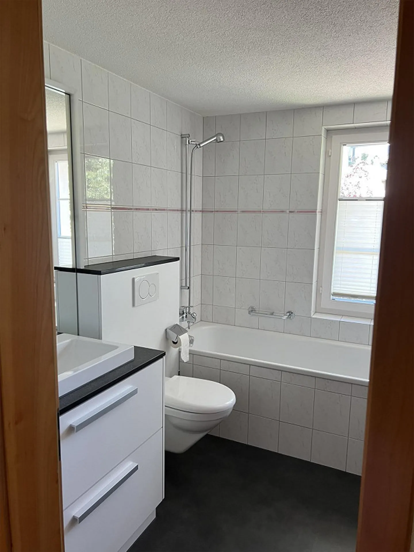 Charmante maisonette de 5,5 pièces avec cheminée et grand balcon - Photo 8 sur 10