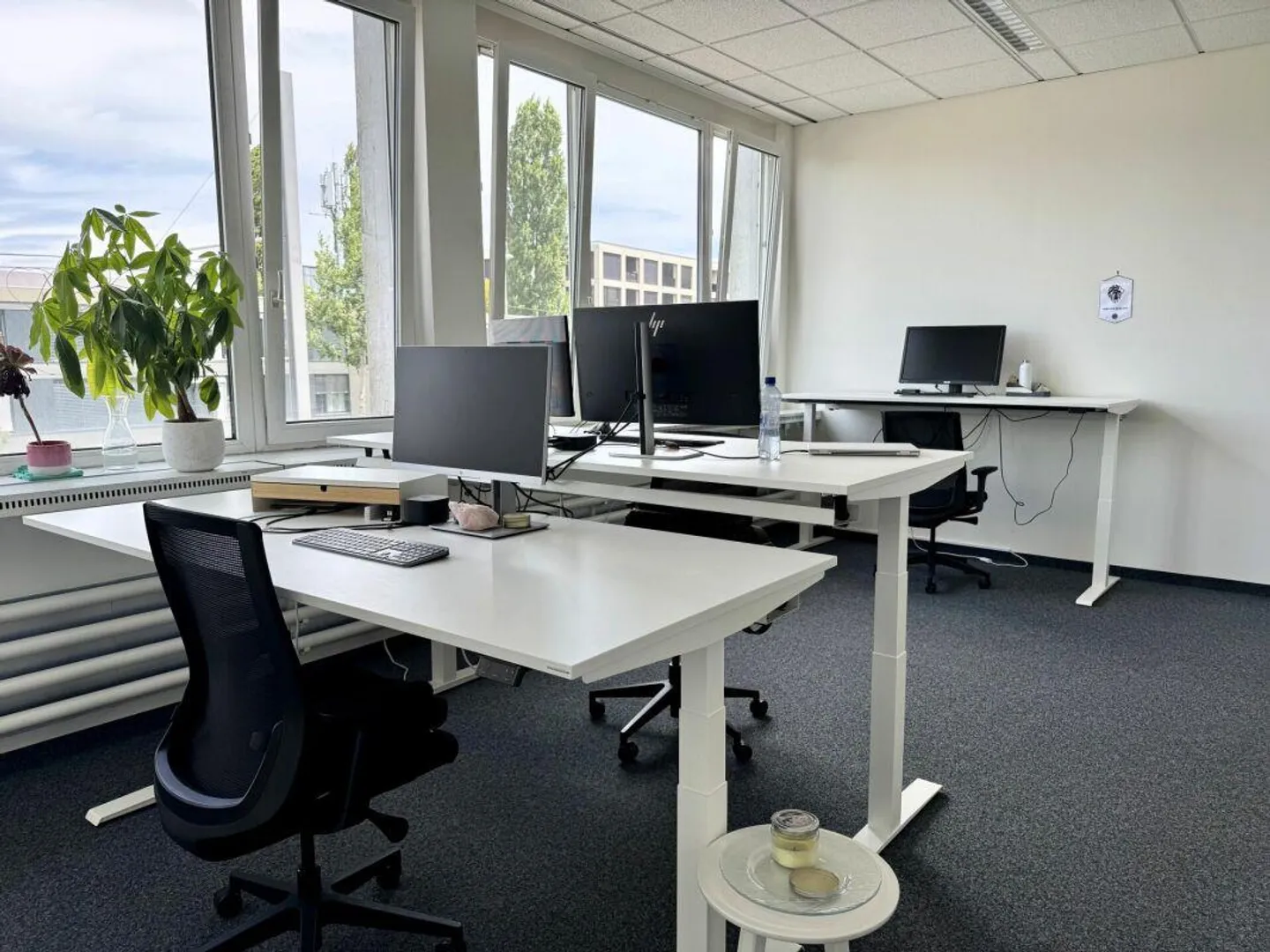 Espace de bureau de 130 m² incluant des places de parking à louer - Photo 6 sur 12