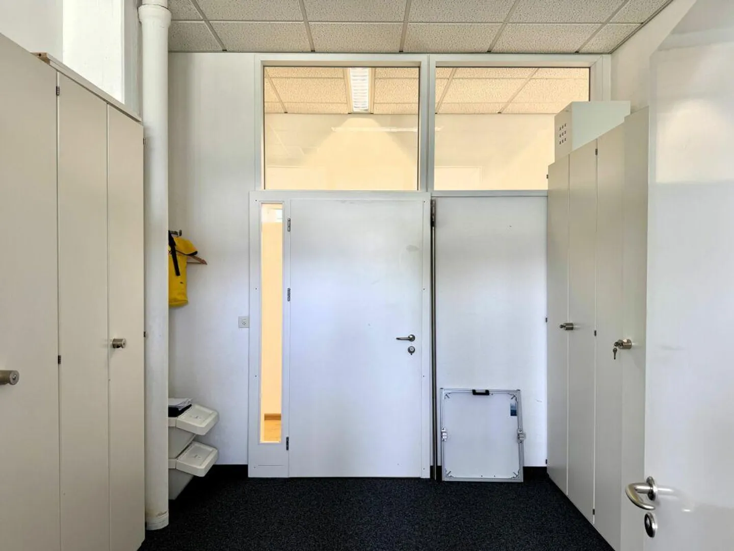 Espace de bureau de 130 m² incluant des places de parking à louer - Photo 7 sur 12