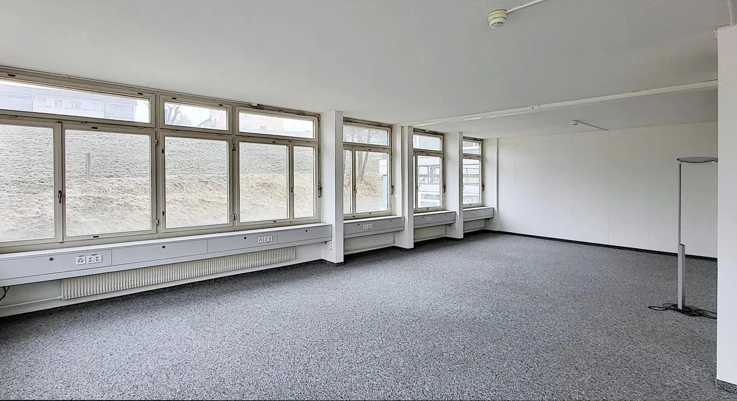 Commercial for rent, Eichtalstrasse 55 (Hombrechtikon, Switzerland) - Foto 2 von 7