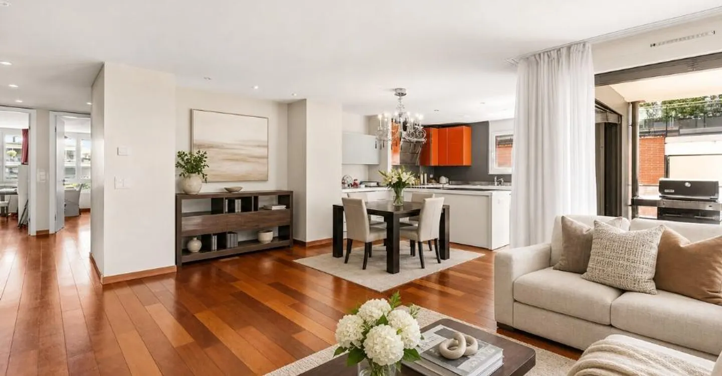 Elegant 4.5 Room Apartment - Photo 2 of 12