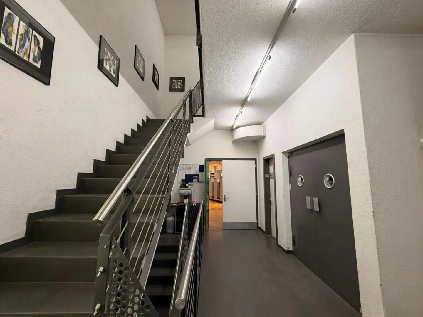 Opportunità: Proprietà residenziale e commerciale con uso versatile... - Foto 17 di 30
