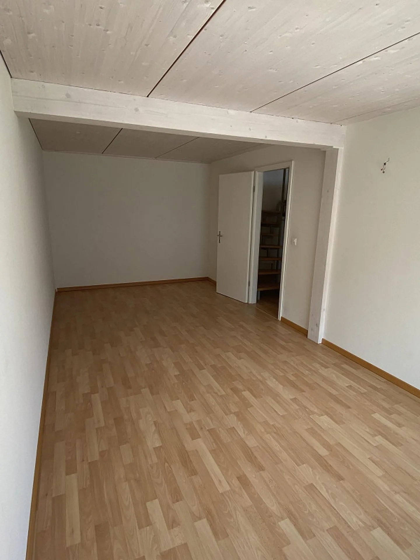 4,5 stanze, studio, terrazza sul tetto e un giardino direttamente al confine della foresta - Foto 4 di 10