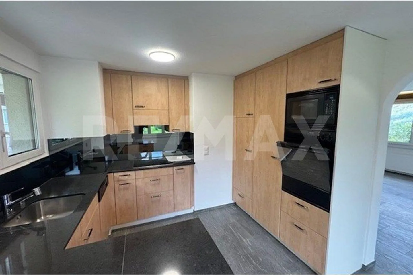 3½ Room Apartment with Great View - Photo 2 of 9