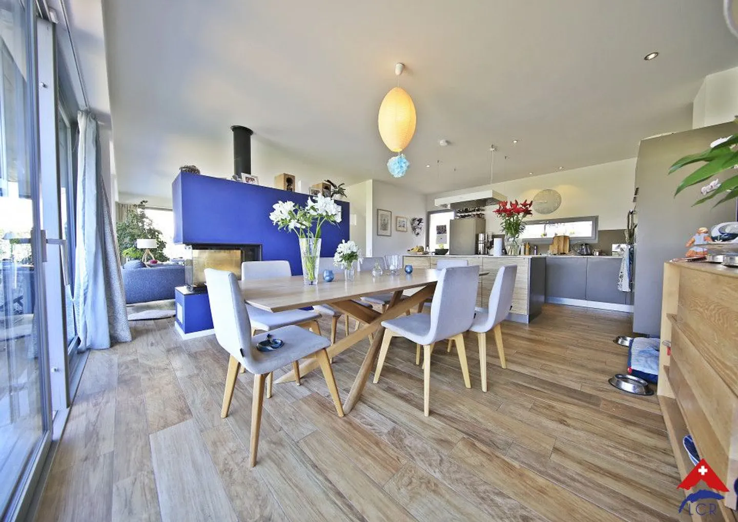 Wunderschöne Villa 6.5p / 4 Schlafzimmer + Büro / 3 Bäder / Garten und Pool - Foto 3 von 13