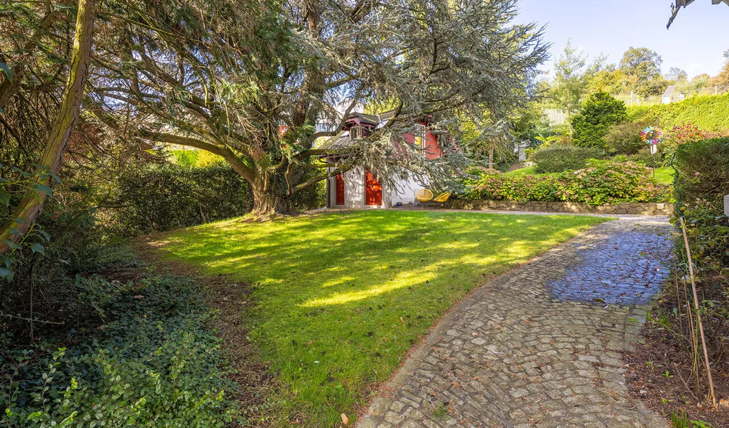 Impressive Historic Villa with Well-Maintained Park - Photo 11 of 12