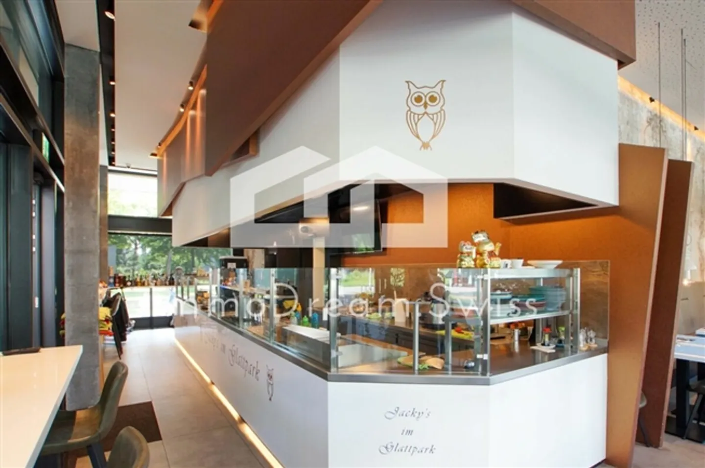 Attractive restaurant in prime location, with large terrace, as well as another separate commercial space - Photo 5 of 13