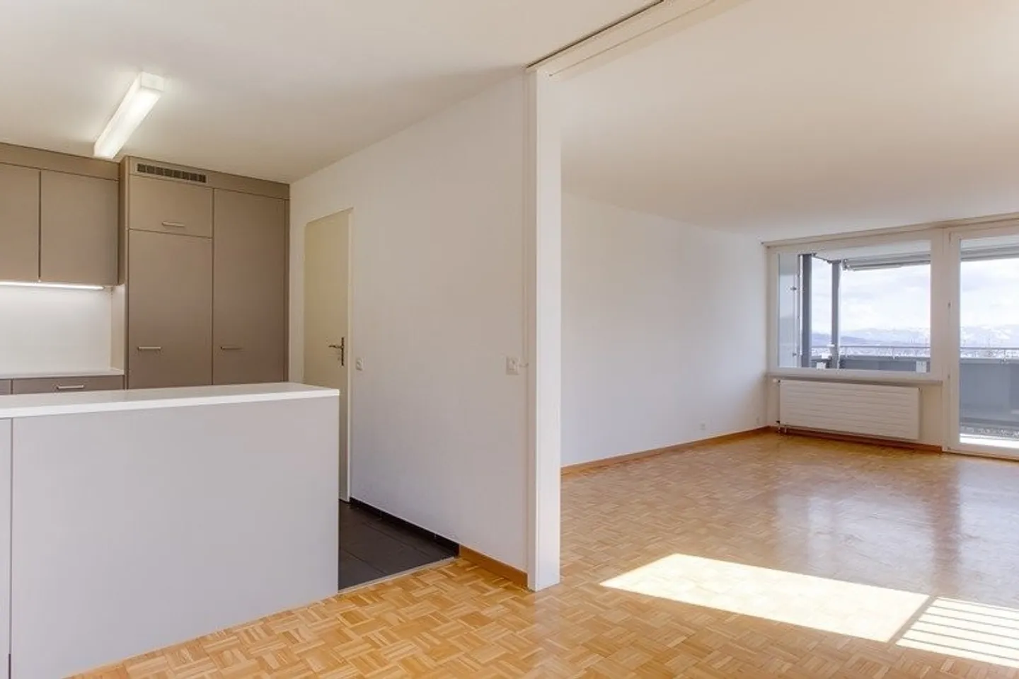 2.5 Room Apartment - Photo 3 of 7