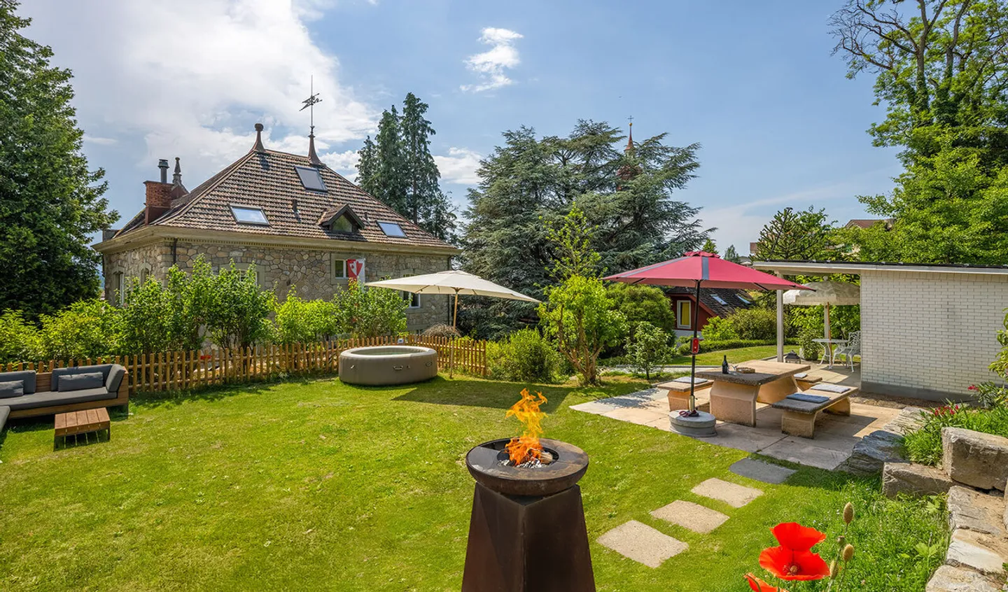 Impressive Historic Villa with Well-Maintained Park - Photo 9 of 12
