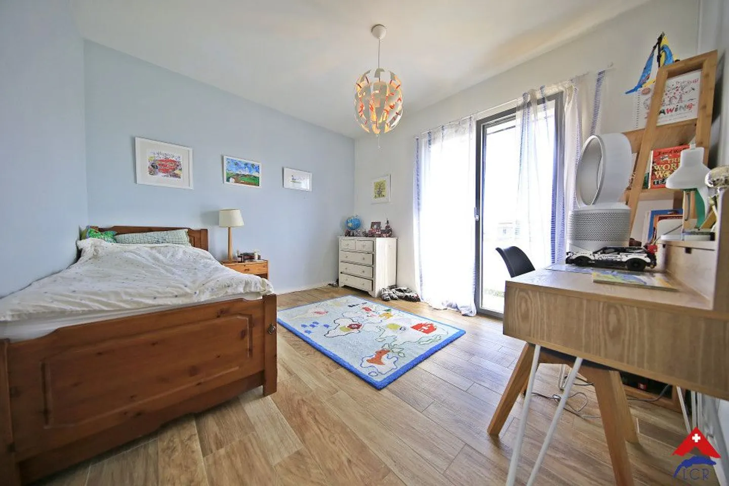 Wunderschöne Villa 6.5p / 4 Schlafzimmer + Büro / 3 Bäder / Garten und Pool - Foto 10 von 13