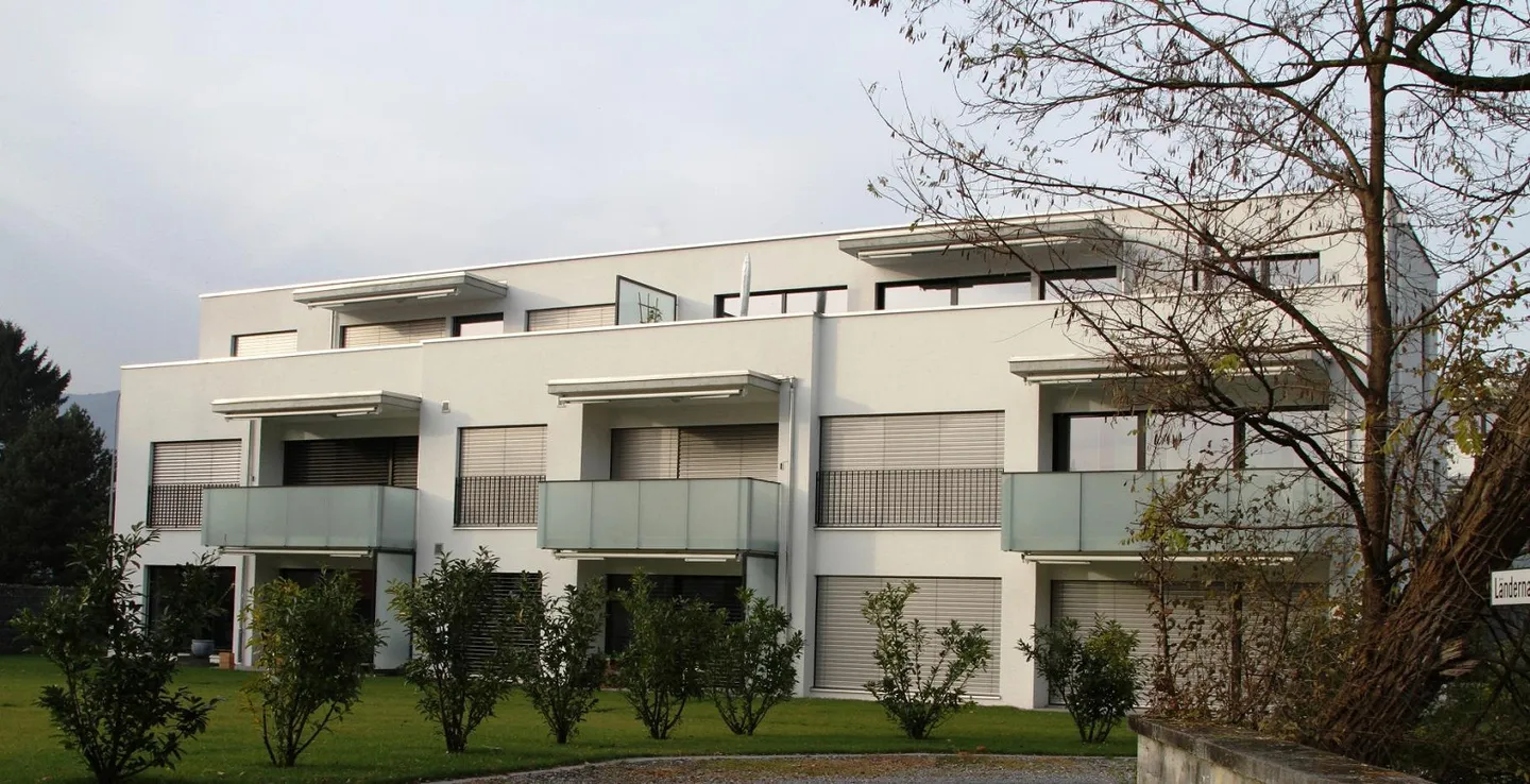 Great 2.5-room apartment in a park-like setting and central - Photo 1 of 7