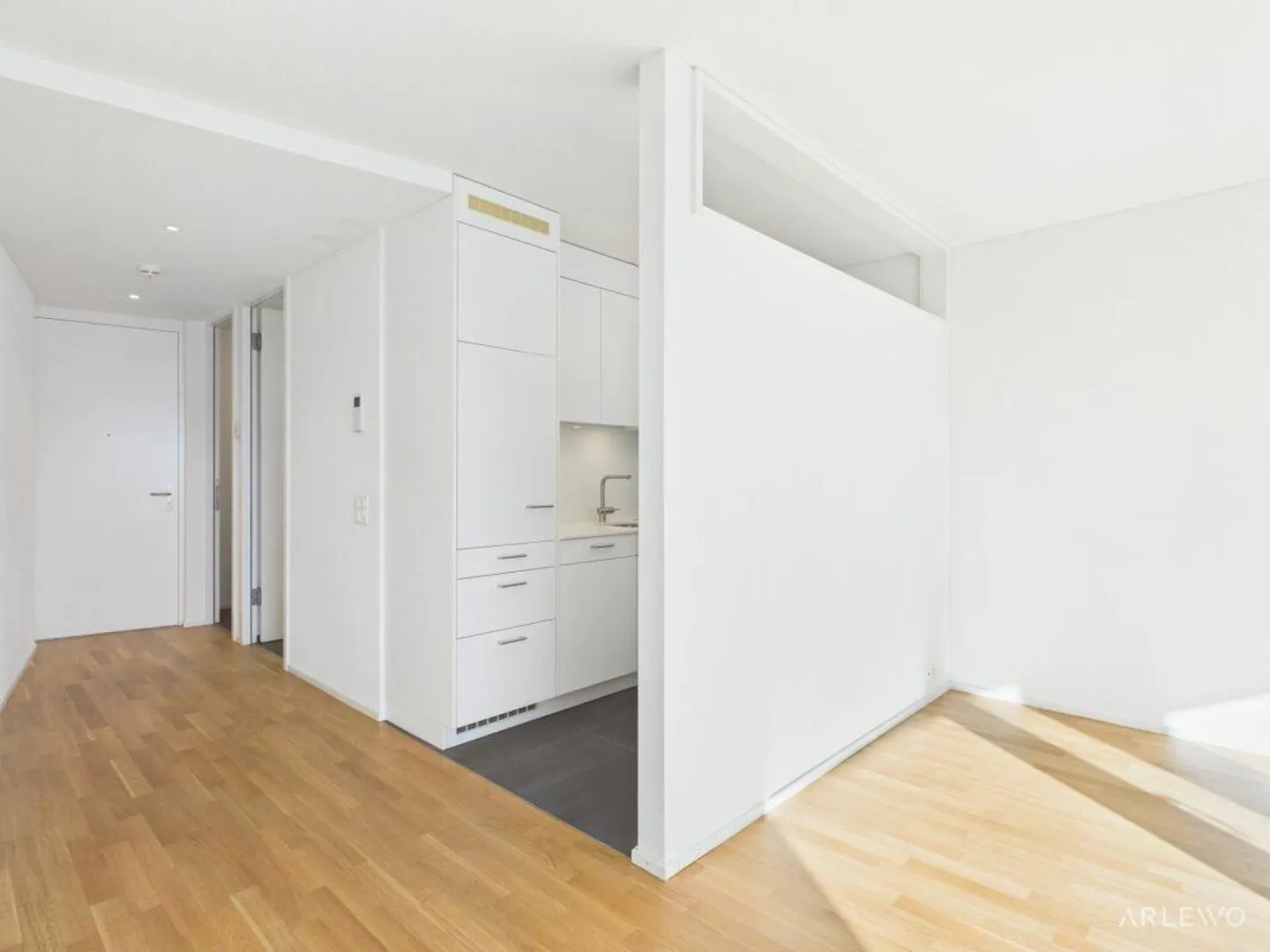 Vivere moderno e centrale - 9° piano con vista sul lago e sulle montagne - Foto 5 di 9