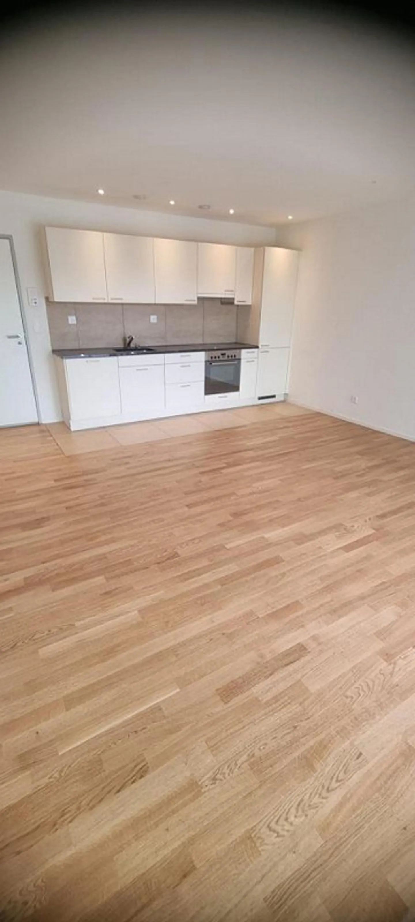 Great 2.5-room apartment in a park-like setting and central - Photo 3 of 7