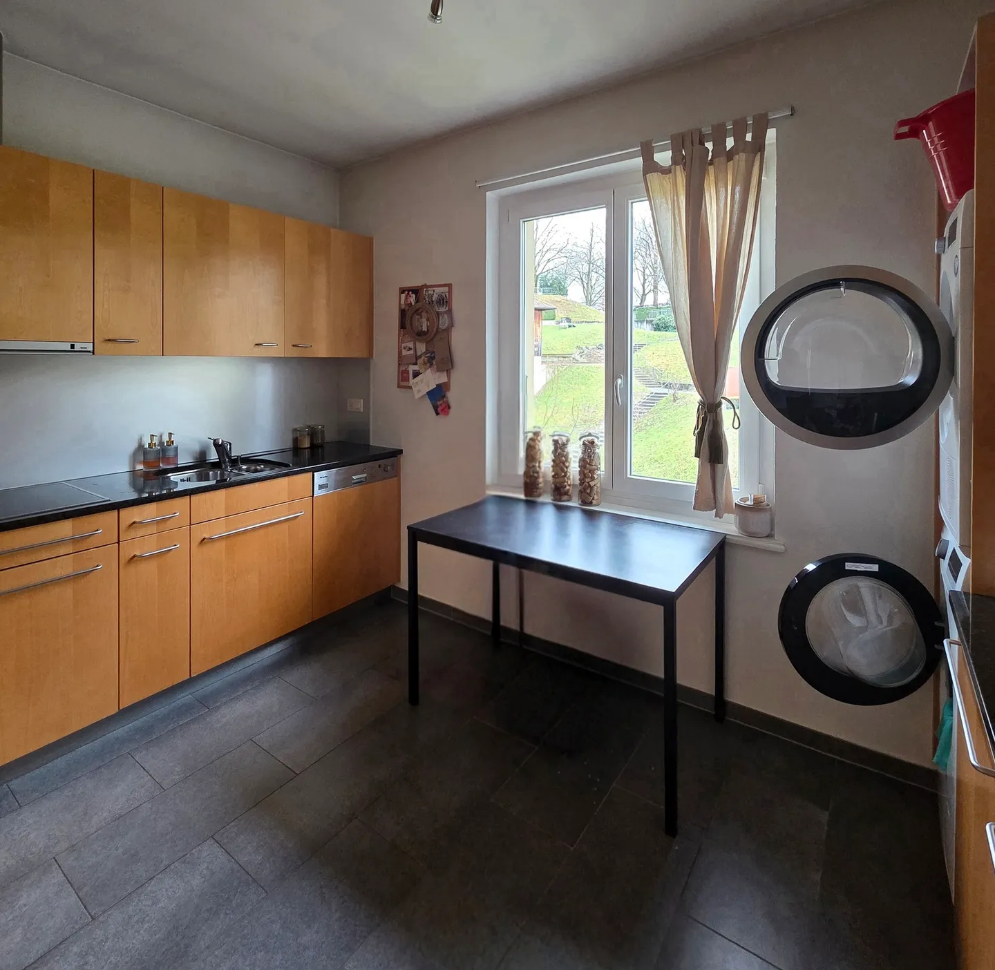 APPARTEMENT 3½ PIÈCES À MURTEN (FR), MEUBLÉ, TEMPORAIRE - Photo 4 sur 7