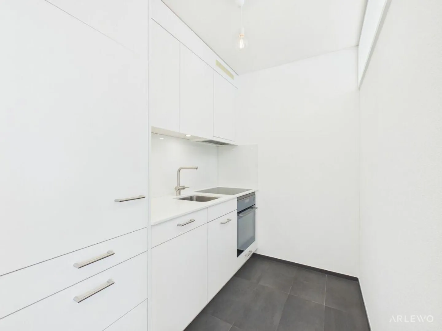 Vivere moderno e centrale - 9° piano con vista sul lago e sulle montagne - Foto 6 di 9