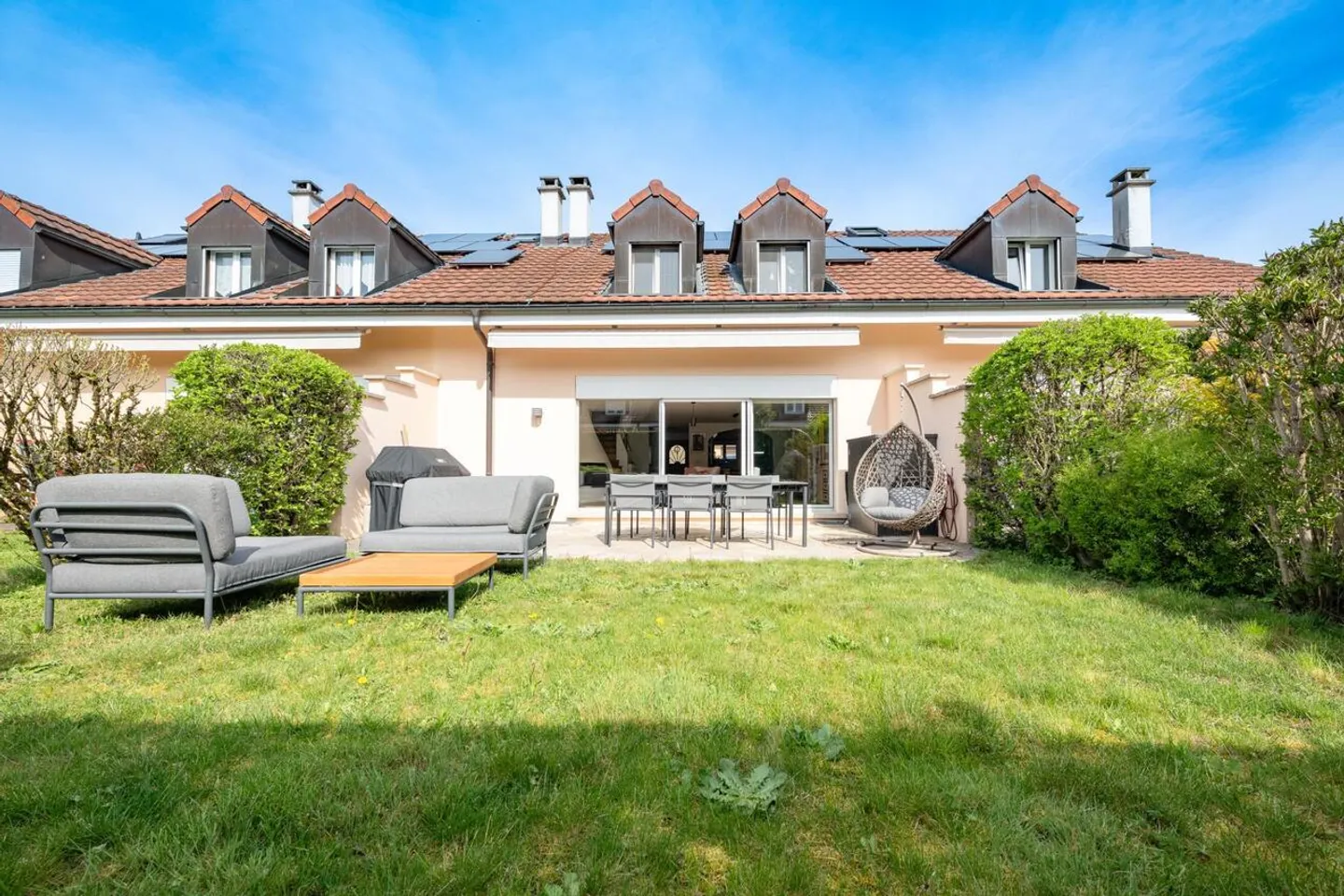 Incantevole villa adiacente, giardino e terrazza - Foto 1 di 10