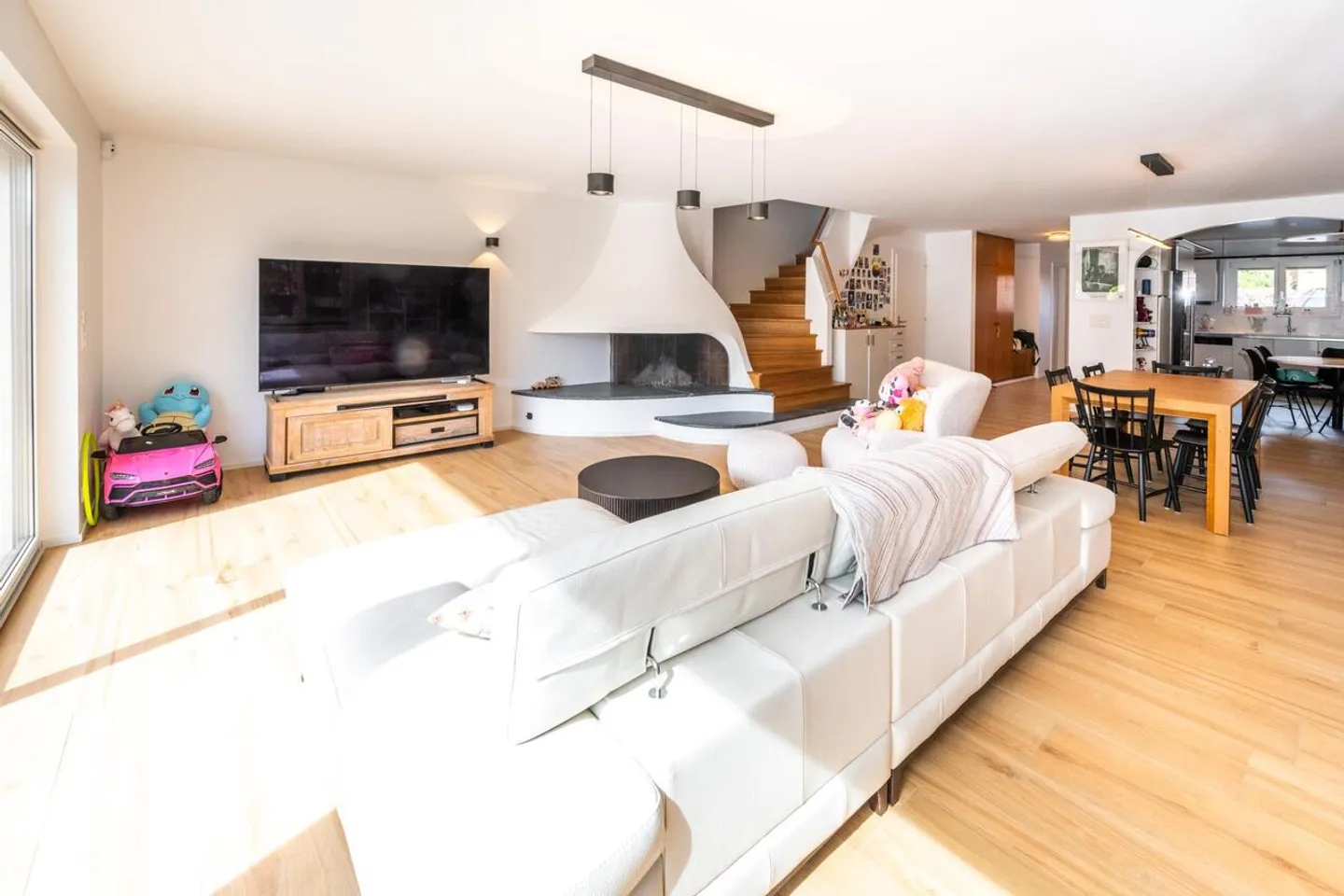 Incantevole villa adiacente, giardino e terrazza - Foto 2 di 10