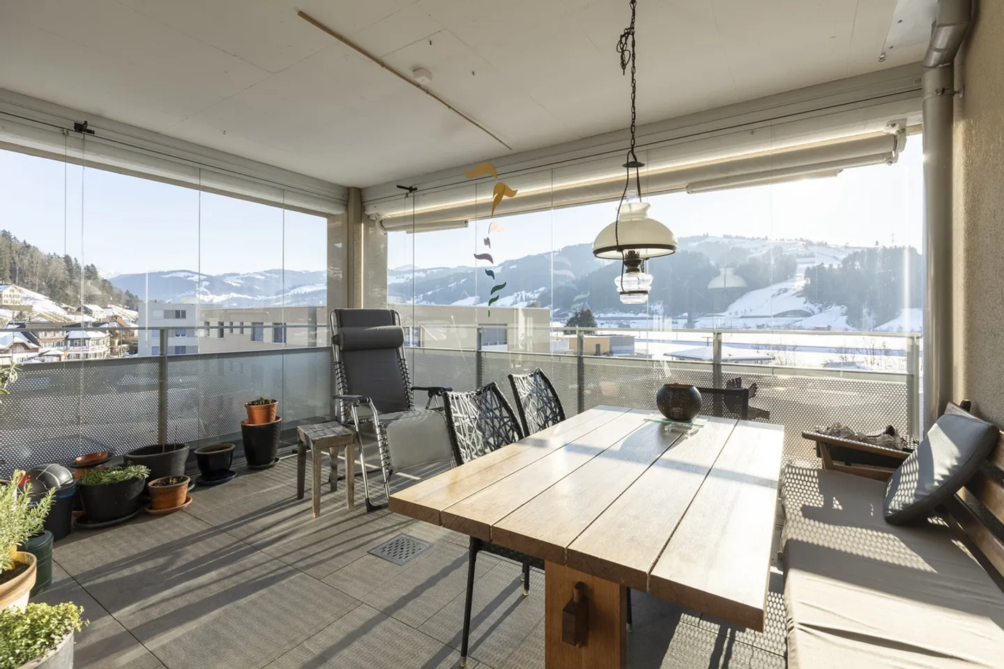 Agencement moderne pour un foyer confortable - Photo 3 sur 7