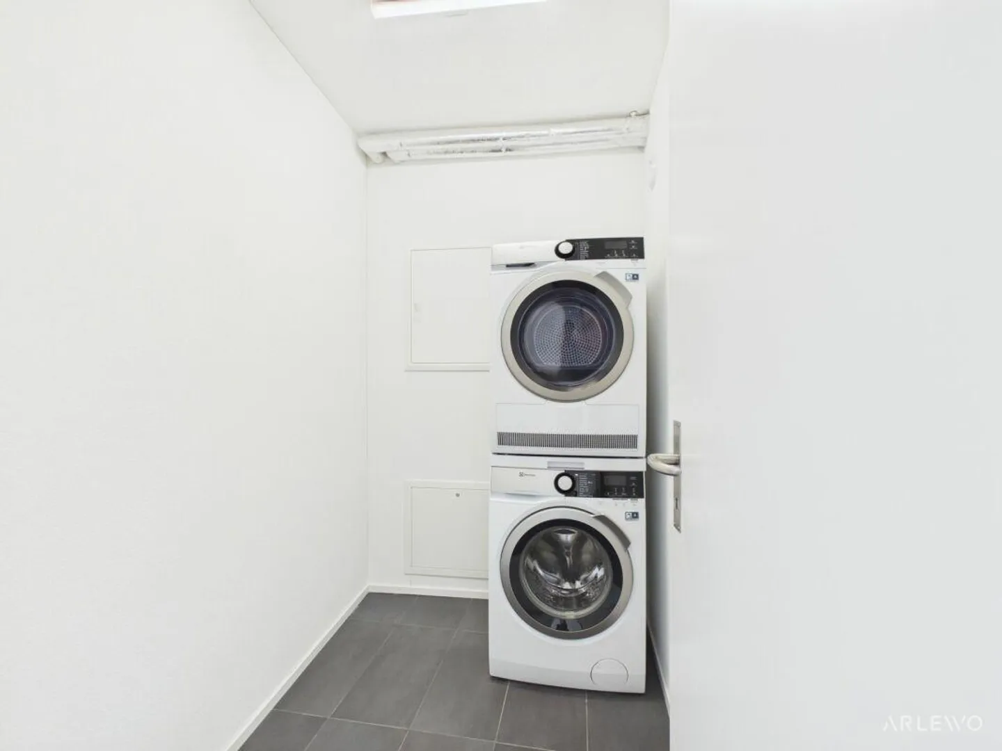 Vivere moderno e centrale - 9° piano con vista sul lago e sulle montagne - Foto 8 di 9