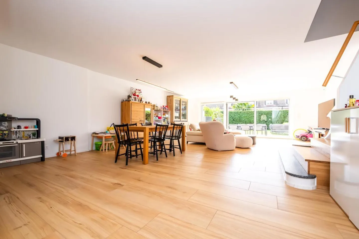 Incantevole villa adiacente, giardino e terrazza - Foto 3 di 10