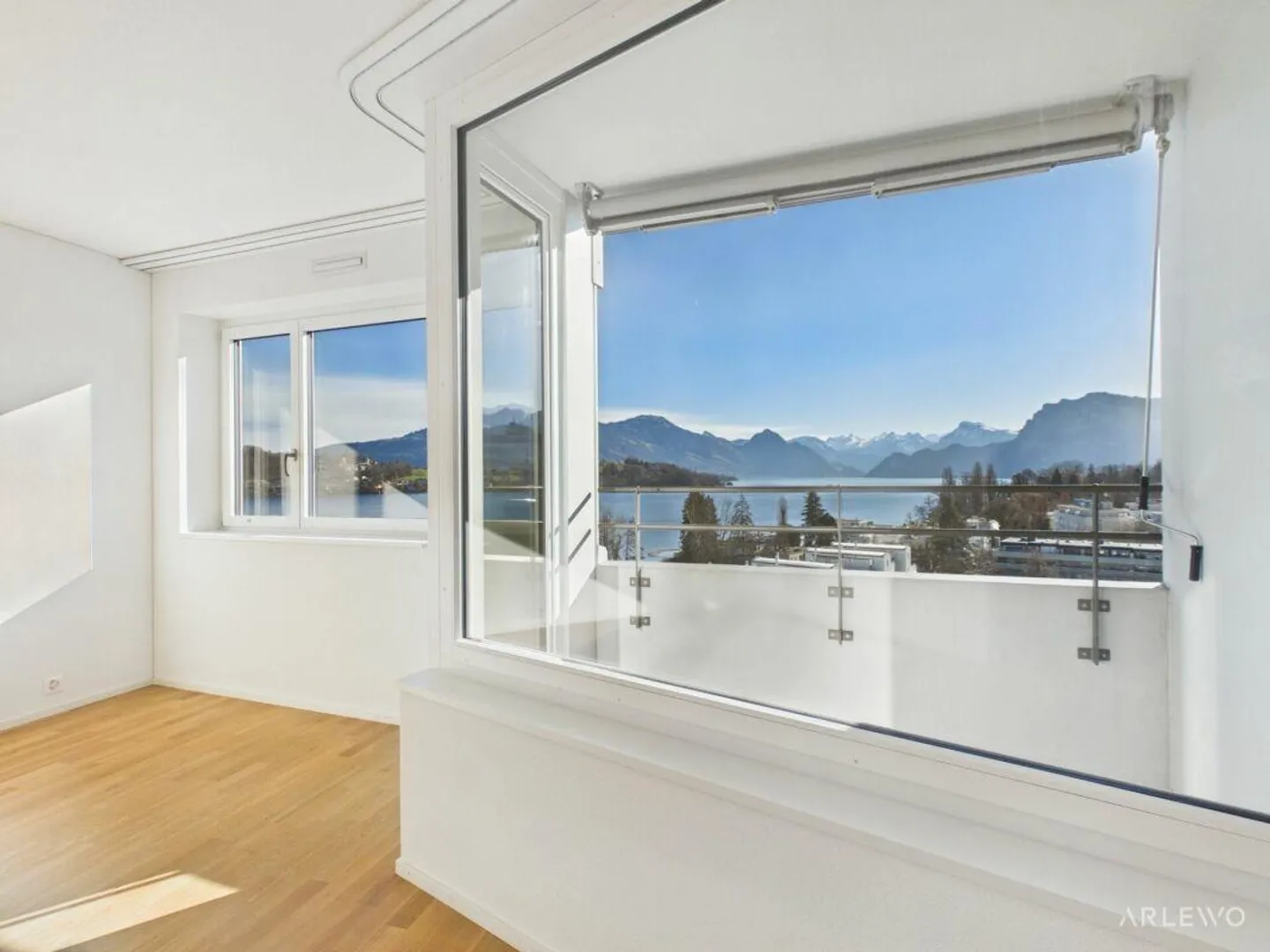 Vivere moderno e centrale - 9° piano con vista sul lago e sulle montagne - Foto 9 di 9