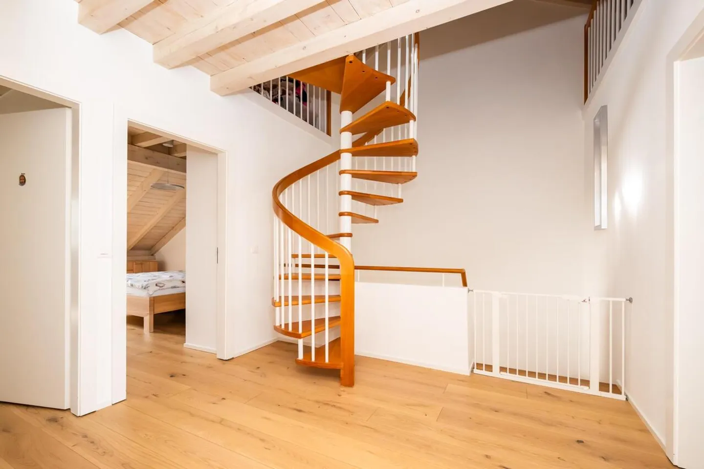 Incantevole villa adiacente, giardino e terrazza - Foto 5 di 10