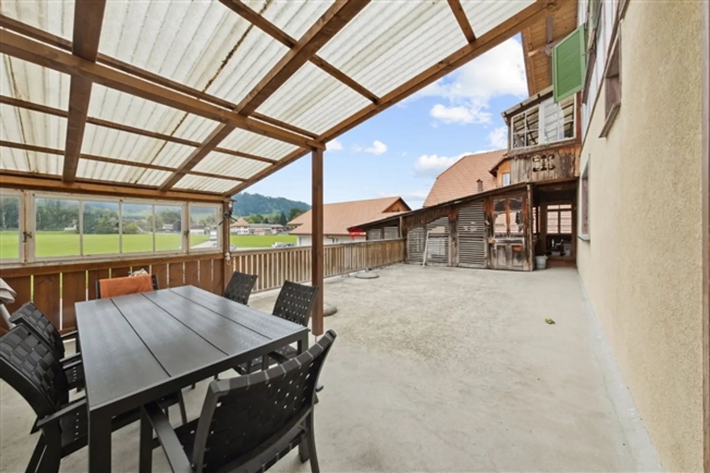 Maison intergénérationnelle attrayante avec potentiel de développement - Photo 3 sur 12