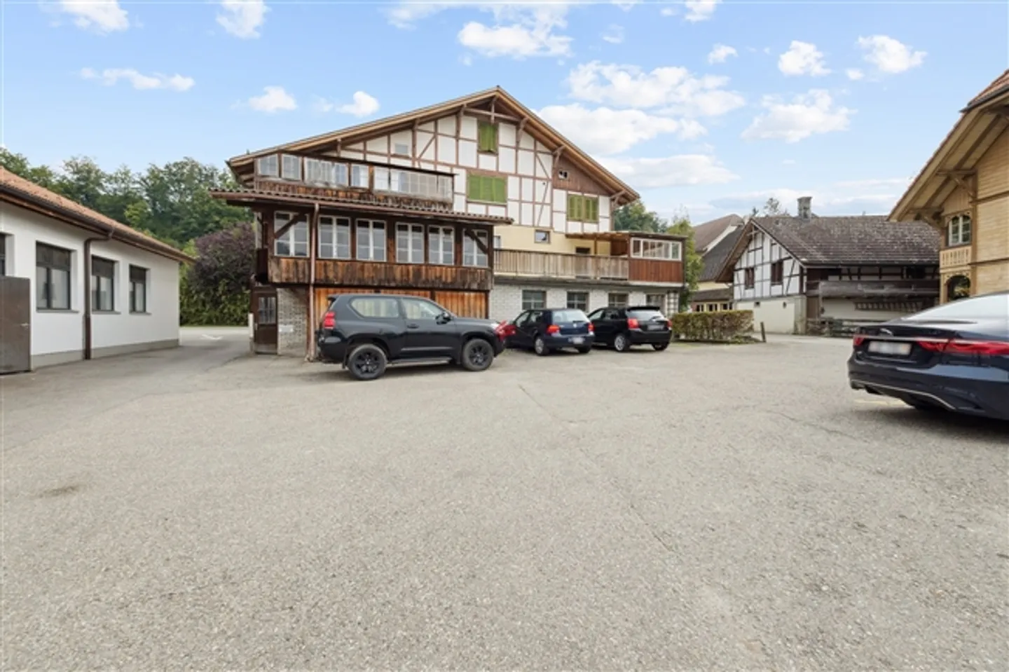 Maison intergénérationnelle attrayante avec potentiel de développement - Photo 1 sur 12