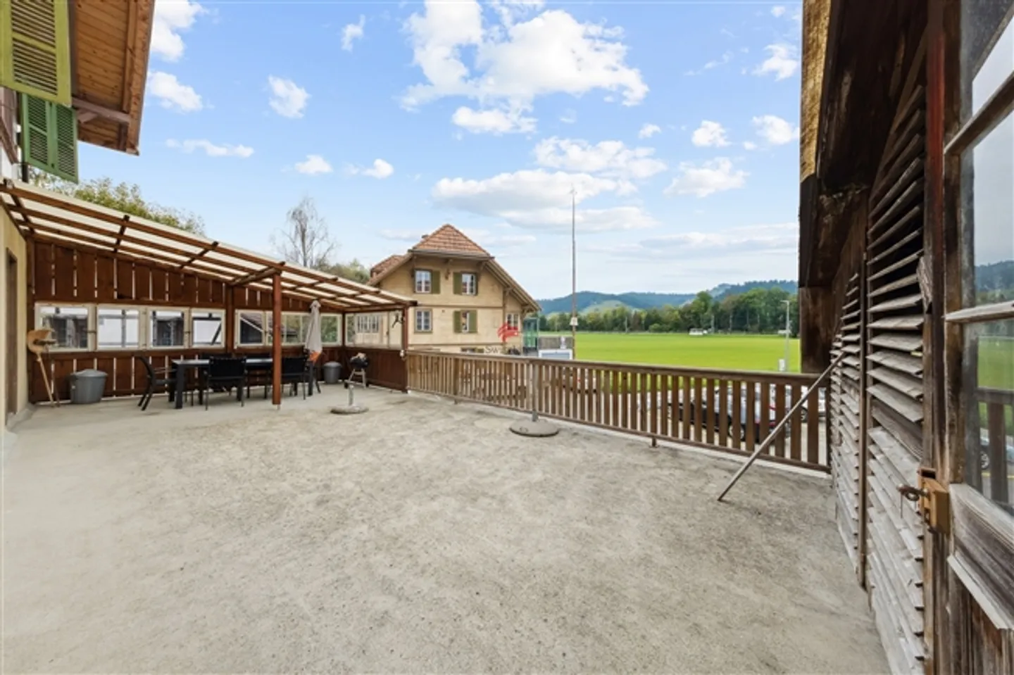 Maison intergénérationnelle attrayante avec potentiel de développement - Photo 10 sur 12