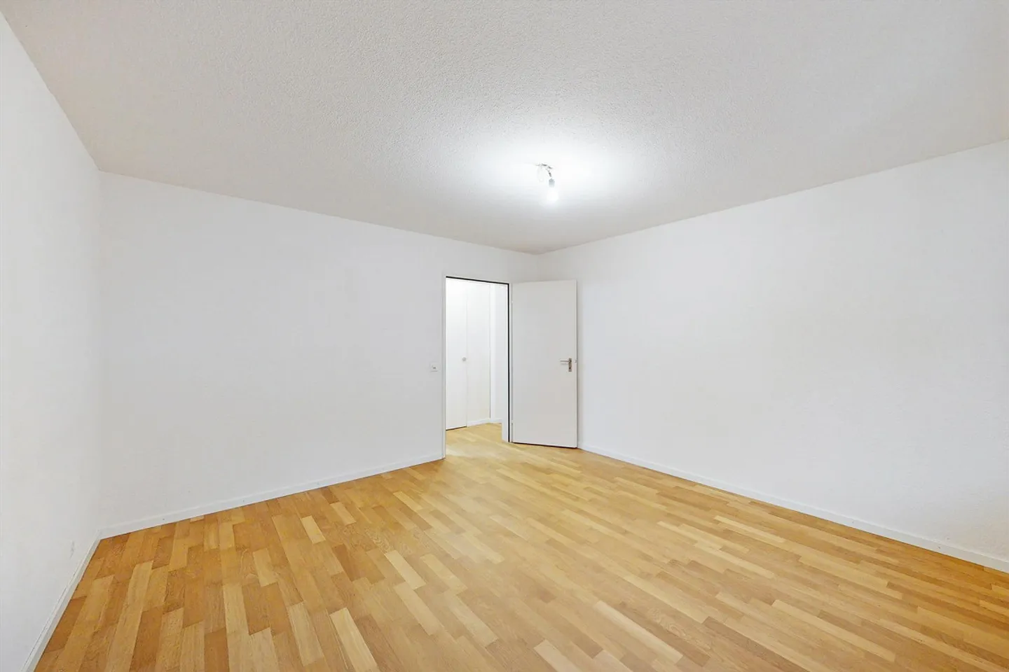 Charming Apartment in Historic Bremgarten - Photo 4 of 4