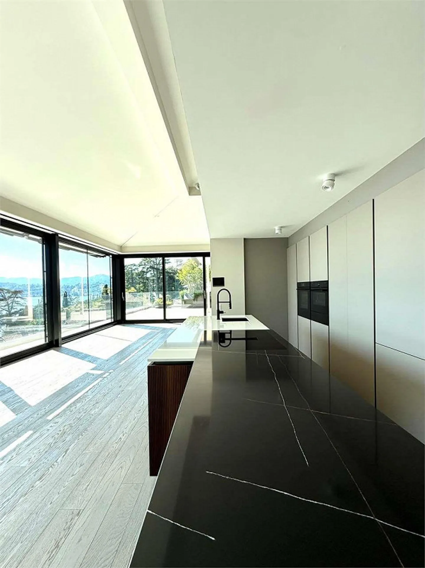 Attico di classe superiore con 5,5 camere e terrazza panoramica sul lago di Lugano - Foto 5 di 11