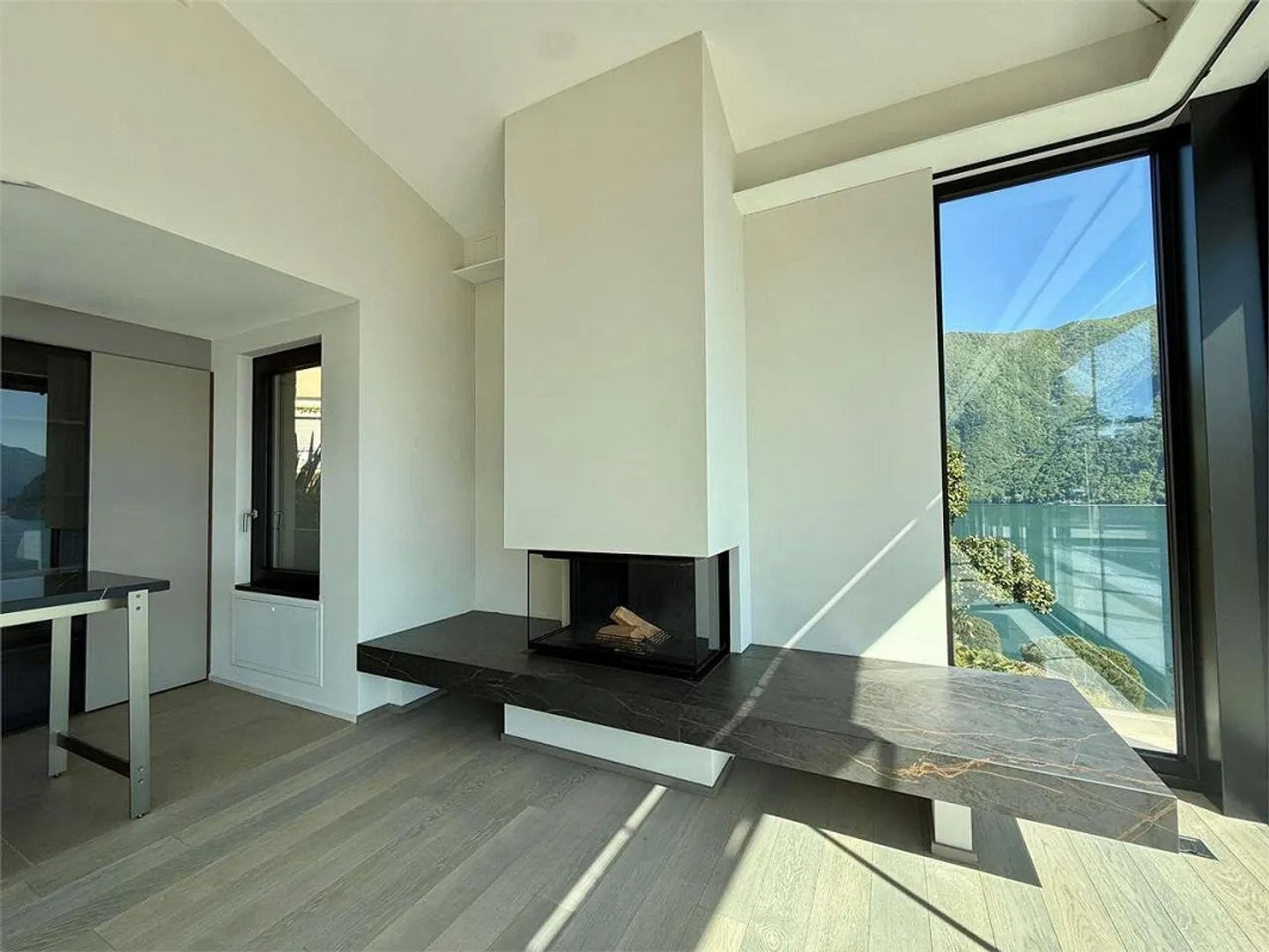 Attico di classe superiore con 5,5 camere e terrazza panoramica sul lago di Lugano - Foto 6 di 11