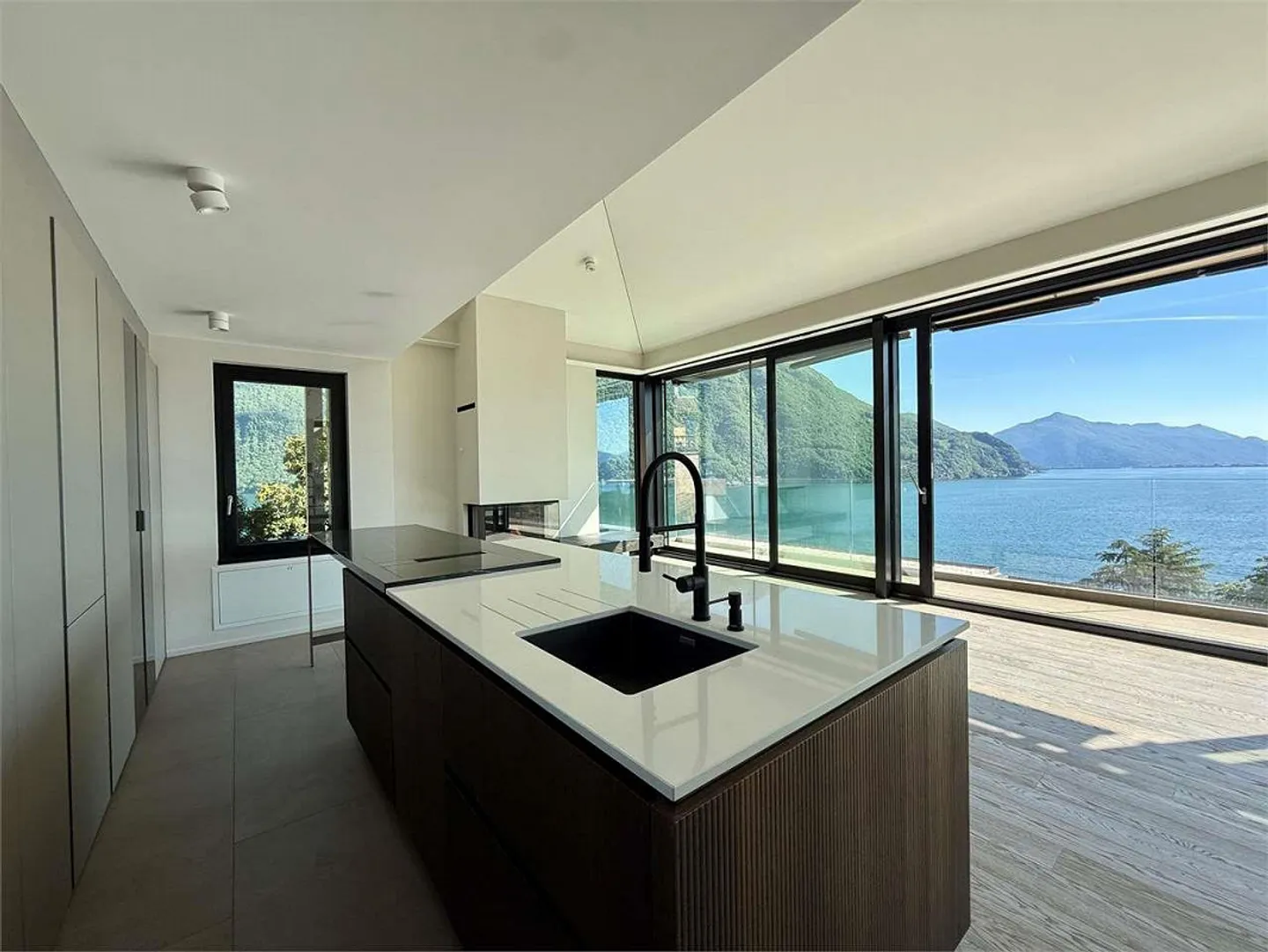 Attico di classe superiore con 5,5 camere e terrazza panoramica sul lago di Lugano - Foto 7 di 11