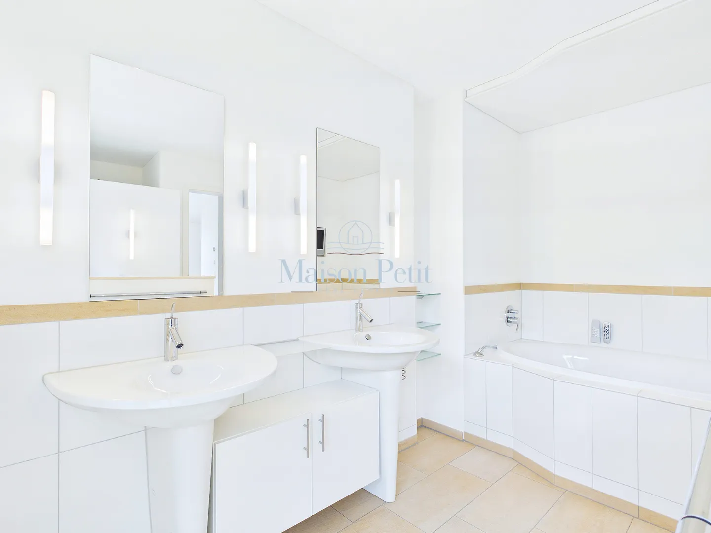 Grandiose Maisonette Apartment with Lake View and 2 Terraces - Photo 12 of 13