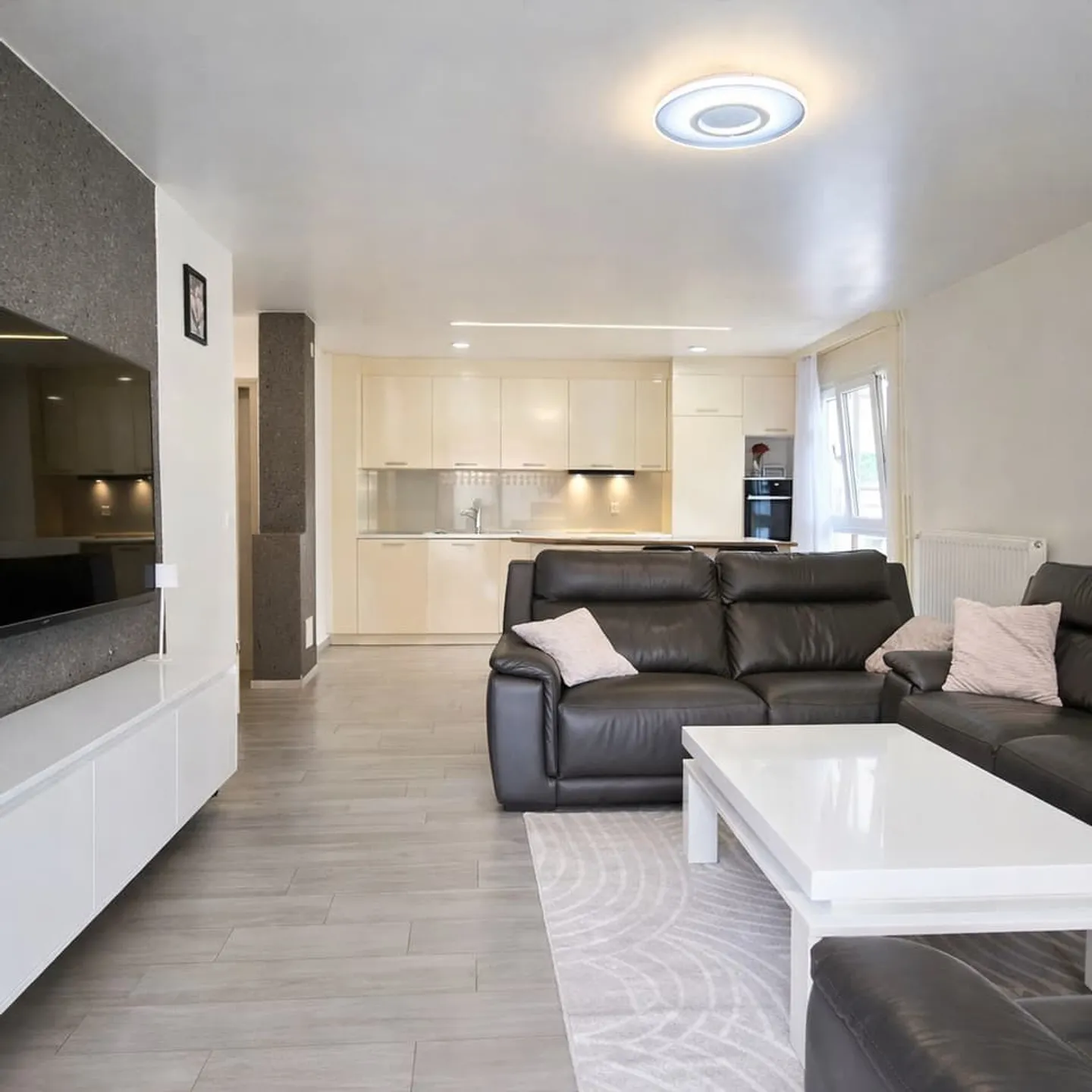 For sale in Romont - Superb 3.5-room apartment with large private garden - Photo 3 of 8