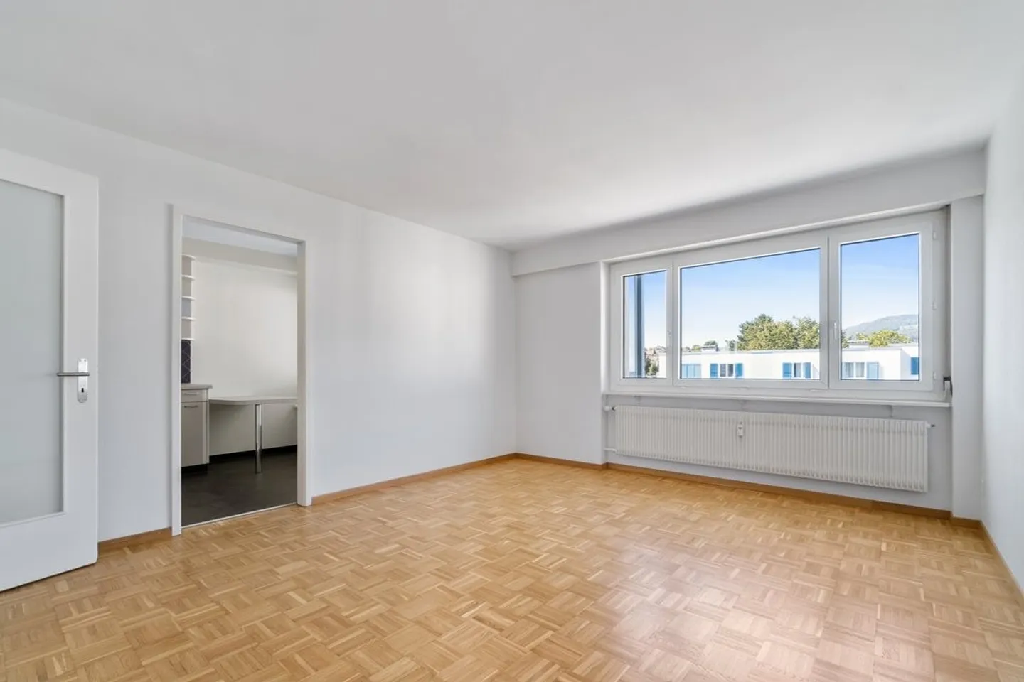Cozy 3.5 Room Apartment - Photo 2 of 12