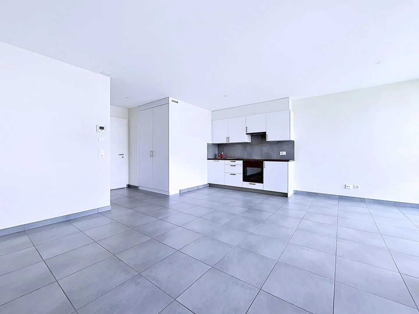 Studio lumineux avec grand balcon - Photo 2 sur 6