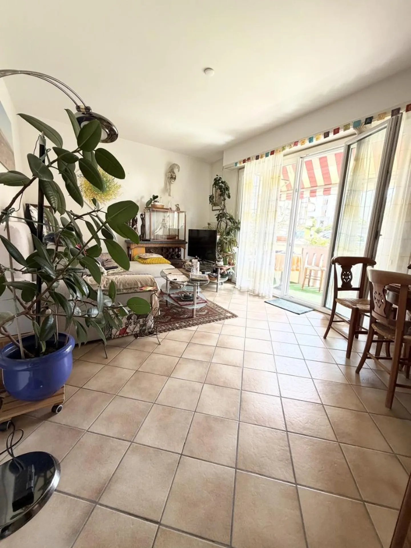 Charmante Wohnung mit 3.5 Zimmern in Prilly - Foto 2 von 11