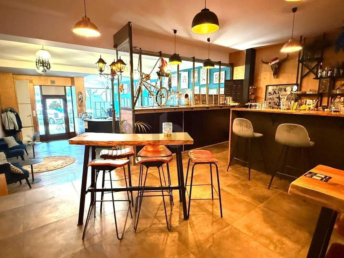 SPACIOUS AND VERY MODERN - Photo 3 of 5