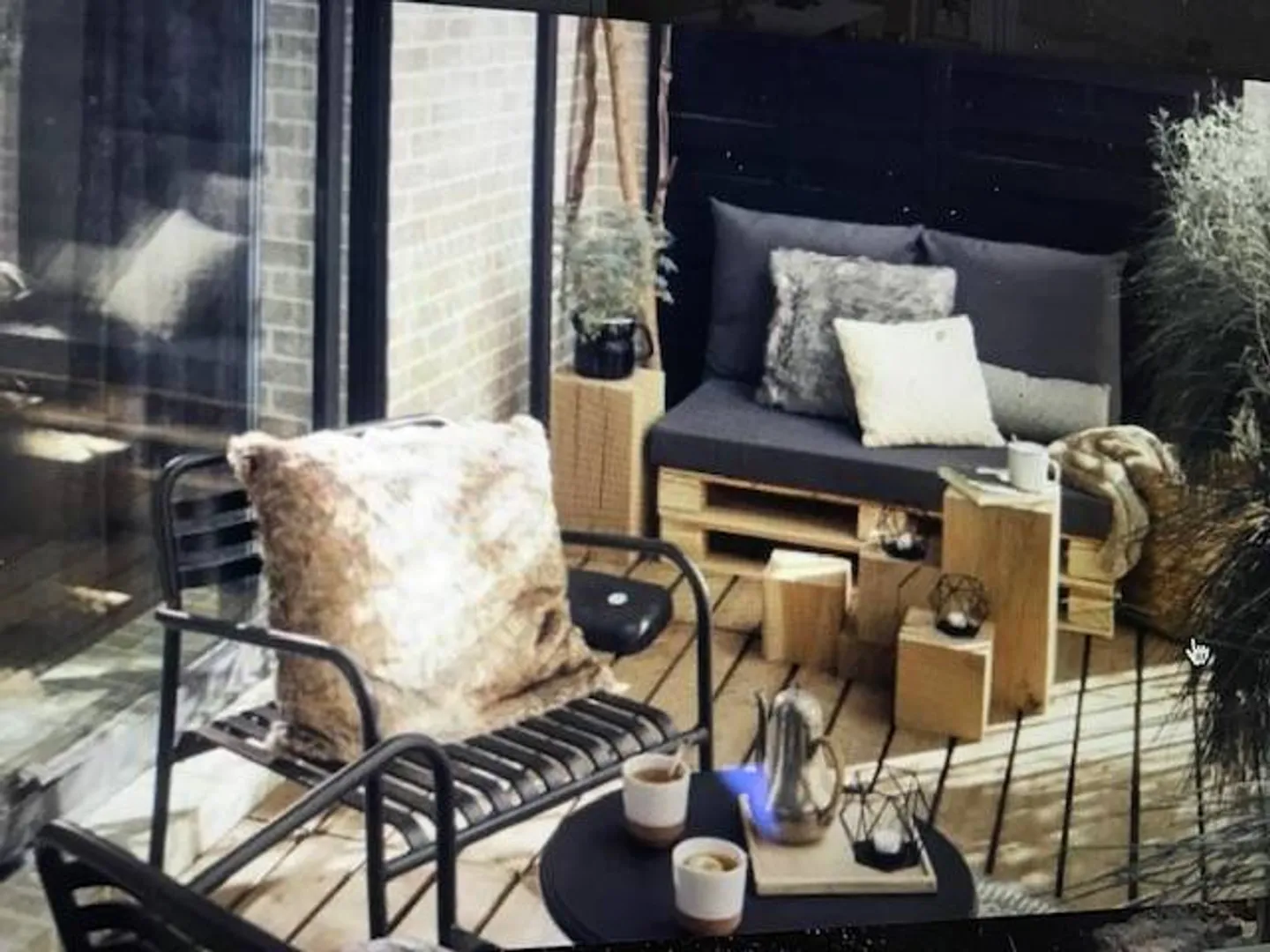 Bellissima casa d'architetto con bel giardino - Foto 4 di 13