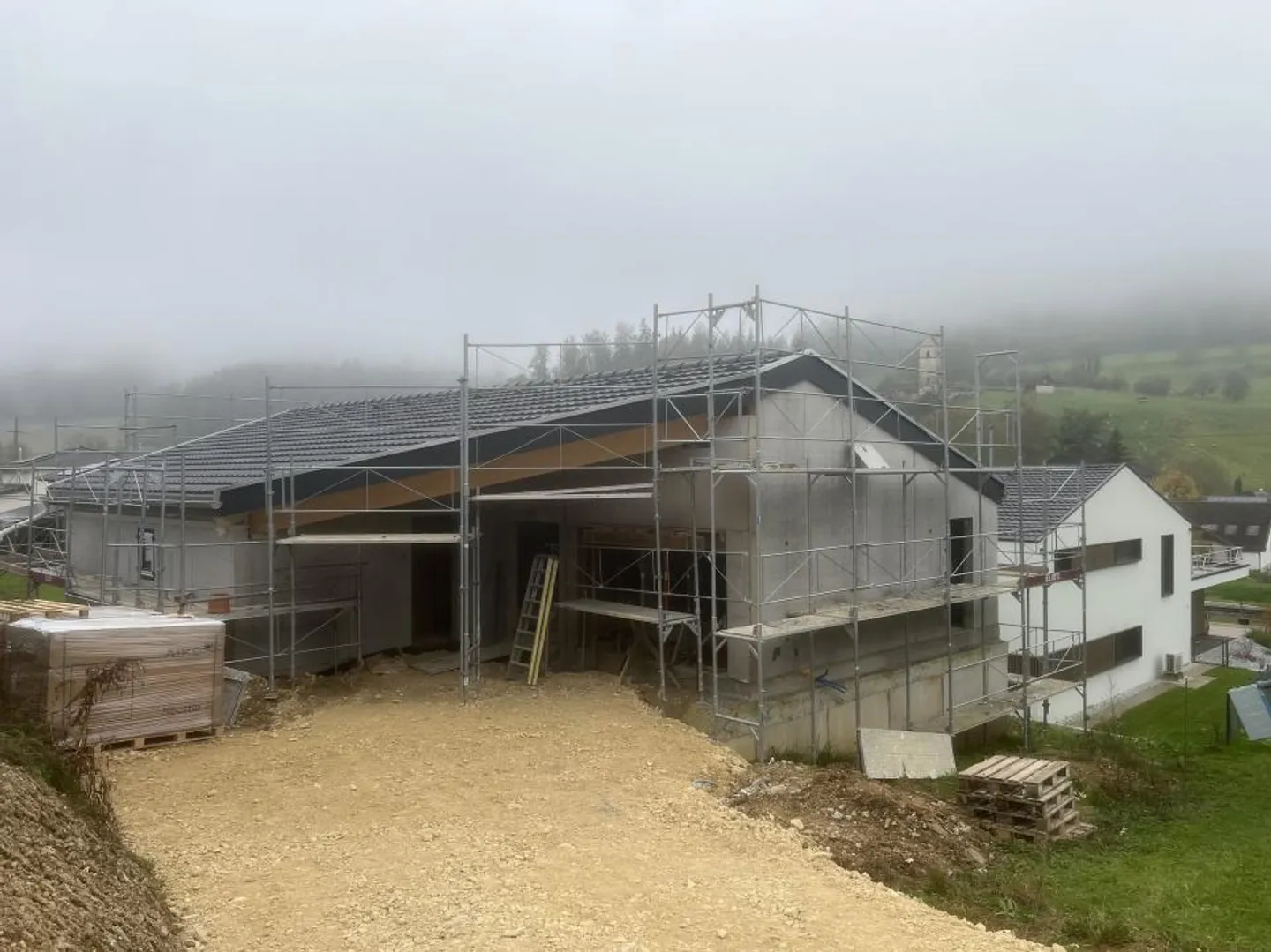 Bellissima casa d'architetto con bel giardino - Foto 6 di 13