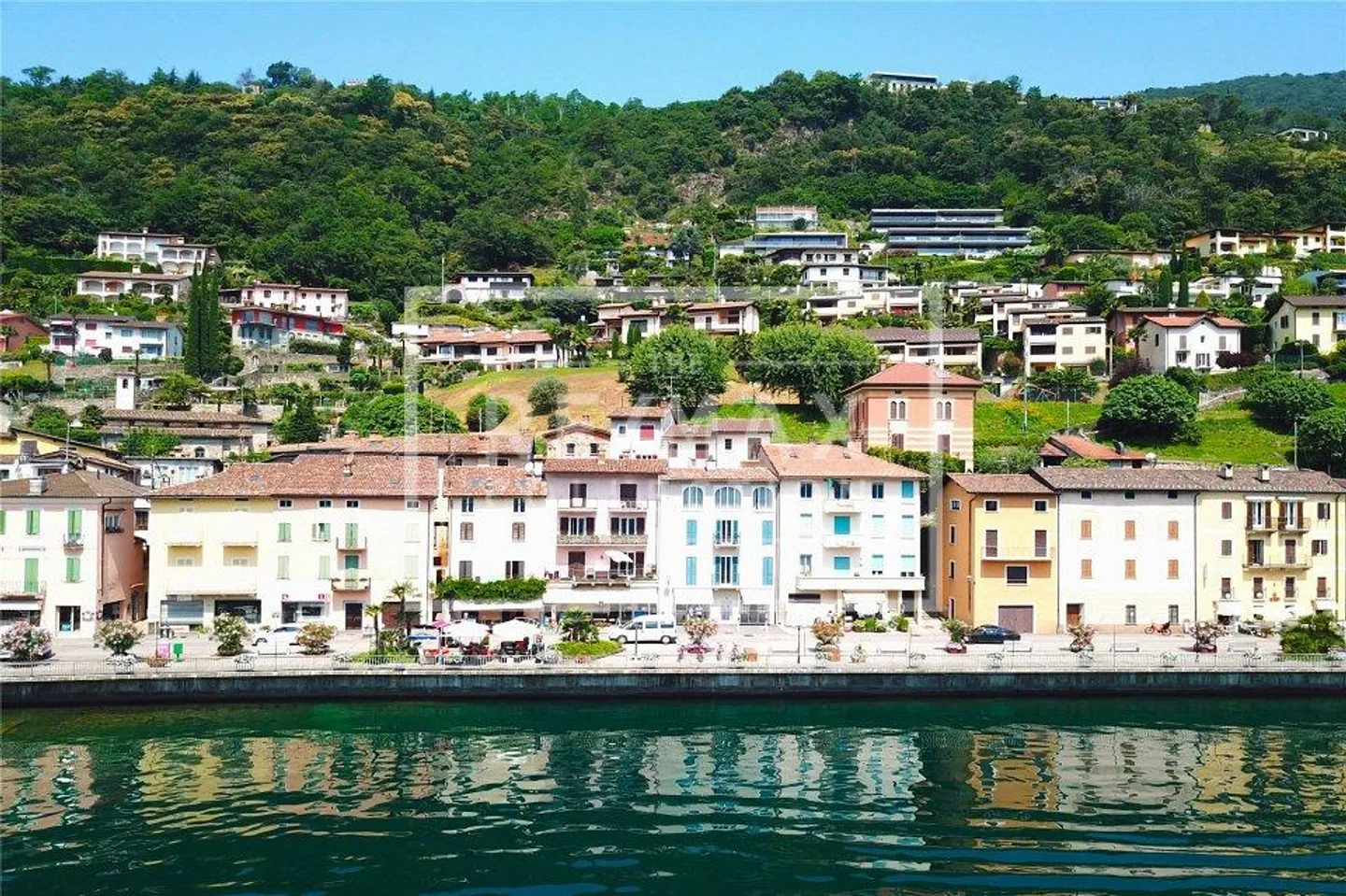 Villa de design moderne avec vue de rêve sur le lac - Photo 1 sur 10