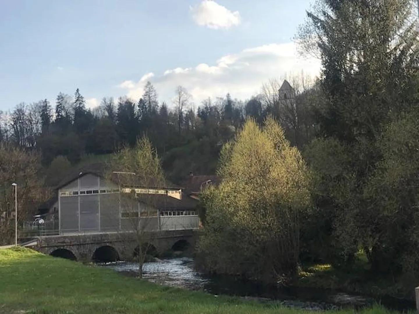 Bellissima casa d'architetto con bel giardino - Foto 9 di 13